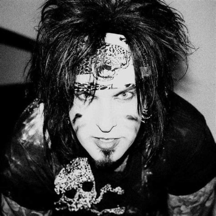 About Everything...Sobre Todo... Nikki Sixx and his loves...