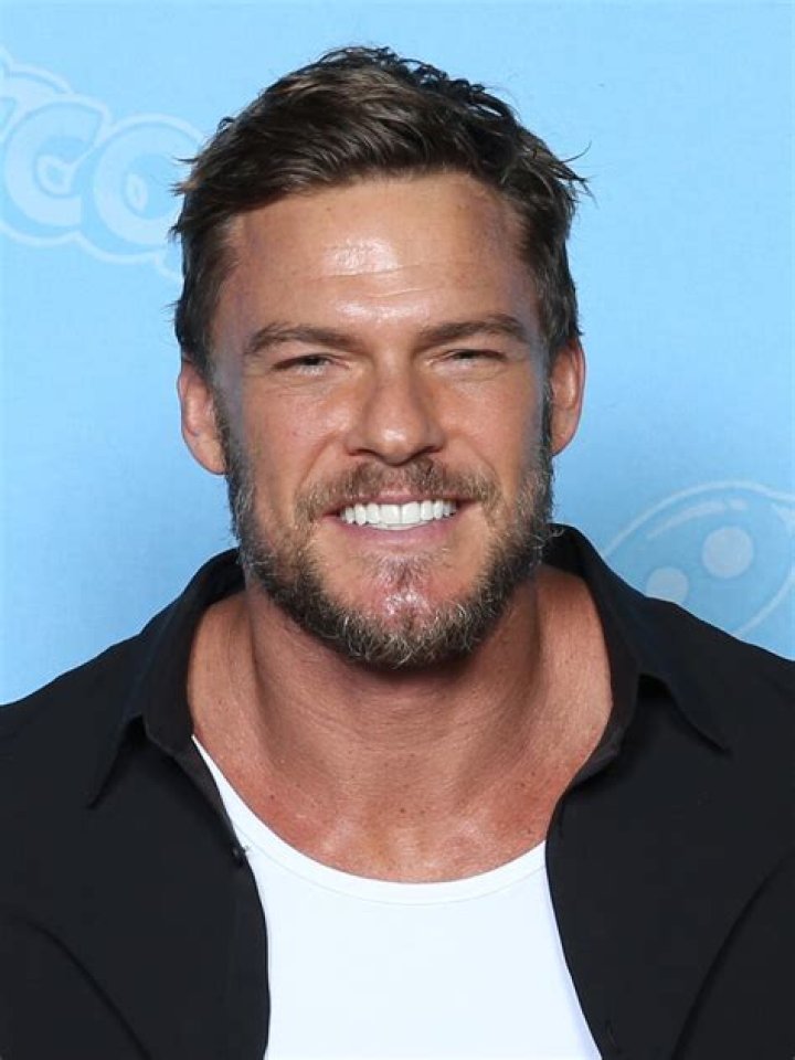 Alan Ritchson’s ‘Reacher’ Is a Gigantic, Unstoppable Force