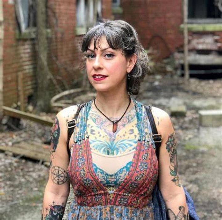 American Pickers’ Danielle Colby poses completely naked at beach and