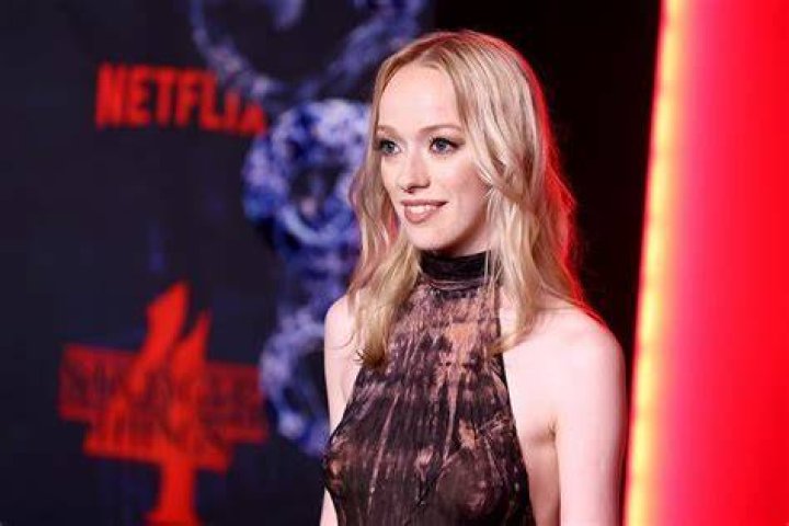Amybeth McNulty Biography IMDb