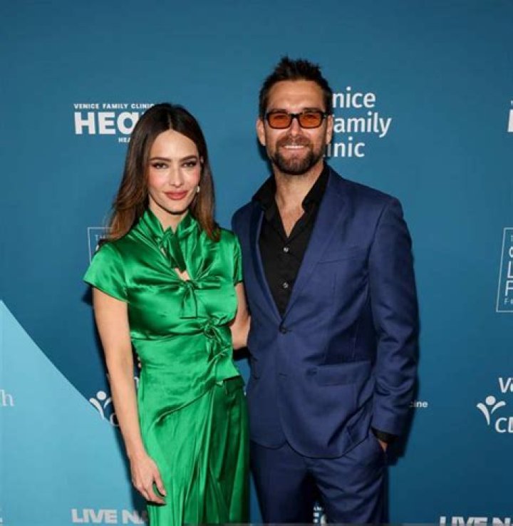 Antony Starr 2024 dating, net worth, tattoos, smoking & body facts