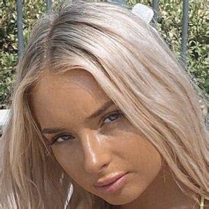 Avalon Nadfalusi (avalonnadfalusi) Nude OnlyFans Leaks (5 Photos)