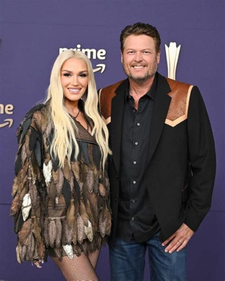 Blake Shelton has wife Gwen Stefani in phone as 'girlfriend'