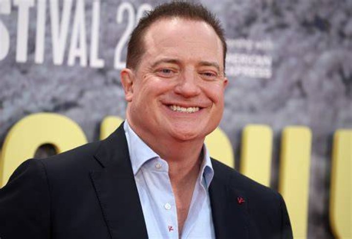Brendan Fraser breaks down in tears after getting a 6minute standing