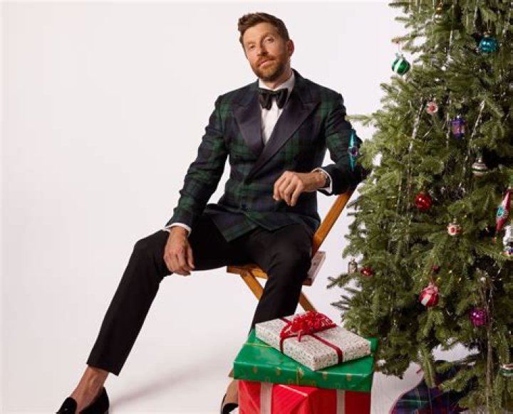 Brett Eldredge Helps Lift Holiday Spirits With CarolForACause Sounds
