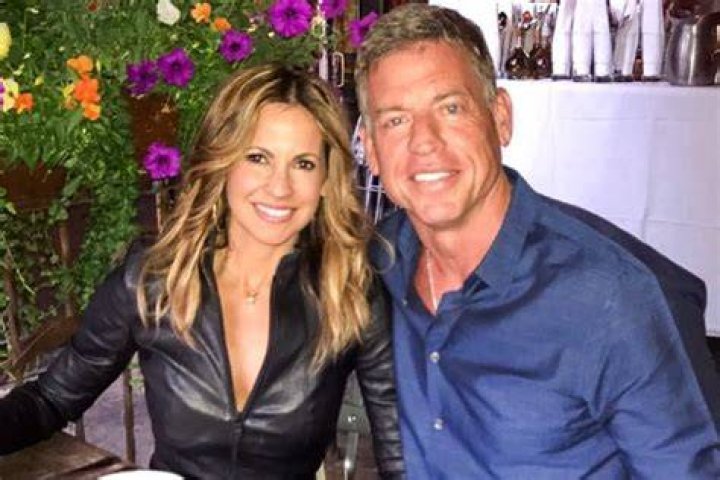 Capa Mooty Aikman Inside The Life Of Troy Aikman’s Wife