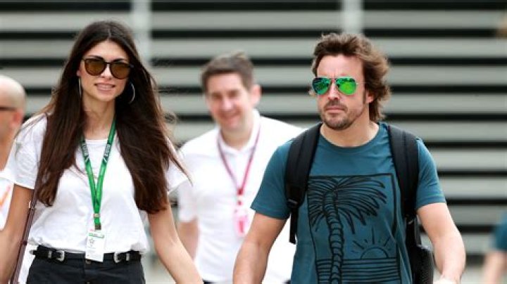 Celebrities Fernando Alonso and Linda Morselli share romantic messages