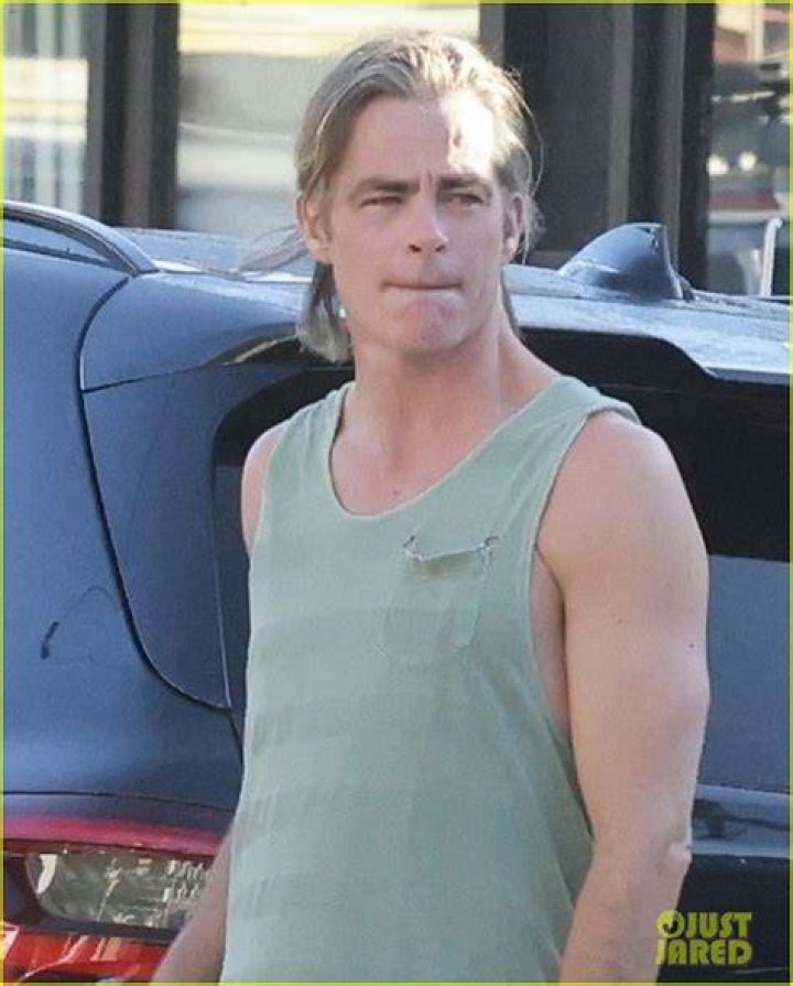 Chris Pine Kicks Off Children’s Hospital LA Make March Matter Campaign