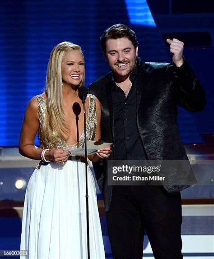 Chris Young and Nancy O'Dell peeking at Female Vocalist ACMs 2013