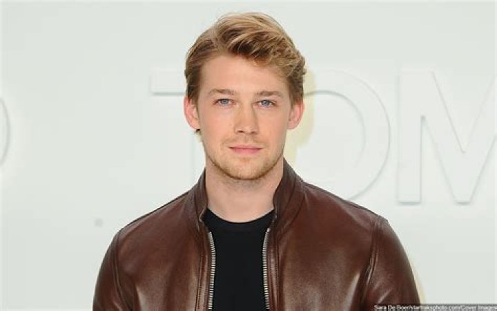 Compare Joe Alwyn's Height, Weight with Other Celebs