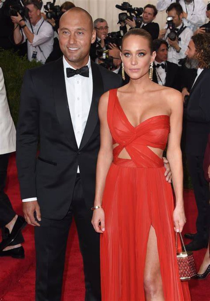 Derek Jeter, girlfriend Hannah Davis can't avoid Yankees fans during