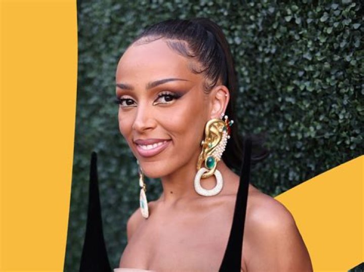 Doja Cat bio age, height, parents, ethnicity, boyfriend, net worth