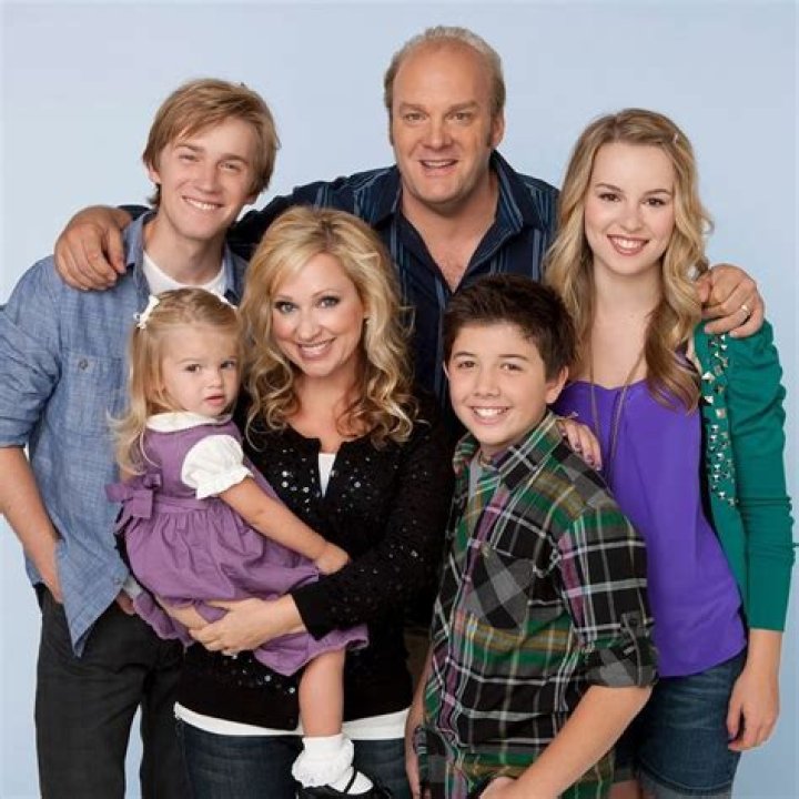Duncan family photo! TBT GoodLuckCharlie Good luck charlie, Good