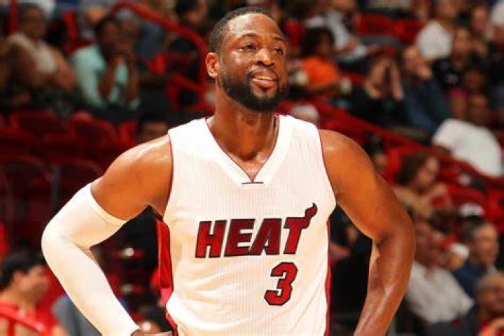 Dwyane Wade thanks Heat fans with billboard, bikes with police to help