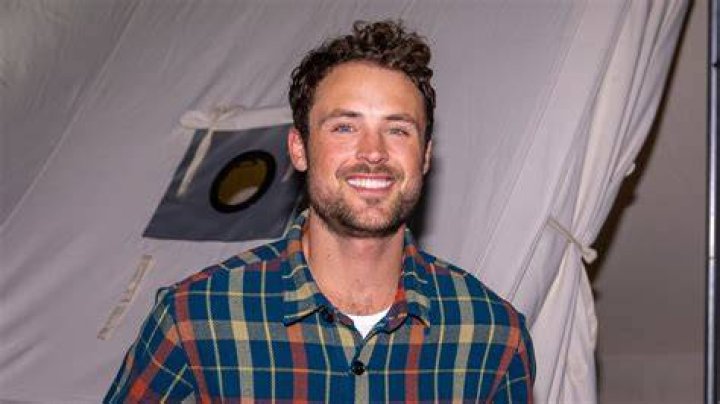 Dylan Efron 10 Facts About Zac's Younger Brother With A Big Social