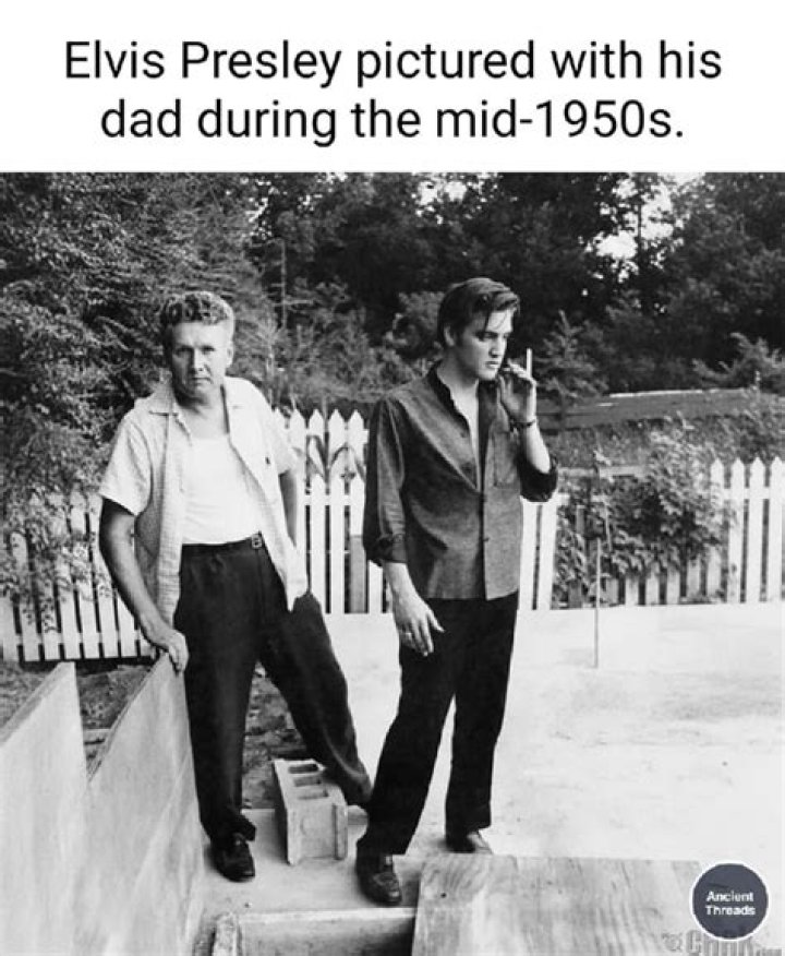 Elvis and his Dad 1950s Elvis presley, Elvis presley family, Elvis