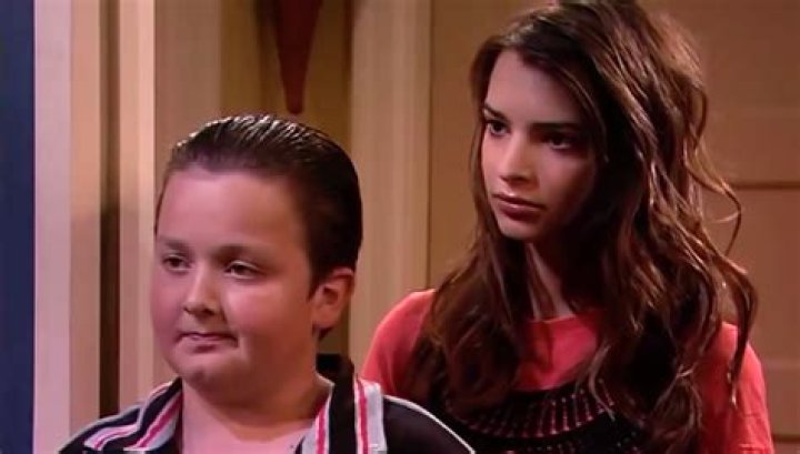 Emily Ratajkowski Guest Stars As Gibby's Girlfriend Scene iCarly