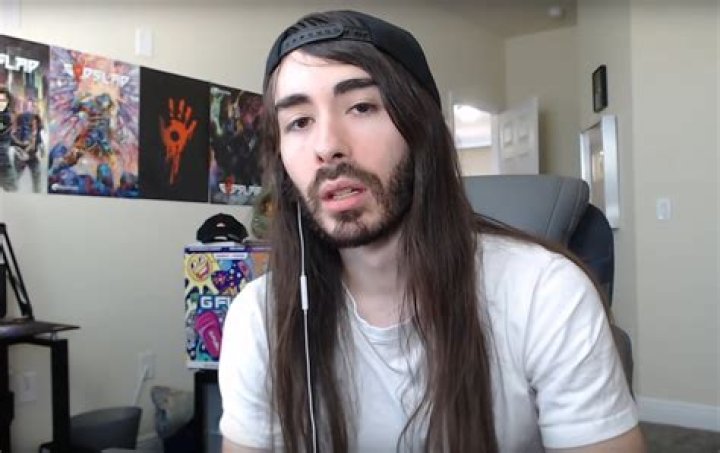 Esfand, MoistCr1tikal join Creator Clash boxing event as interviewer