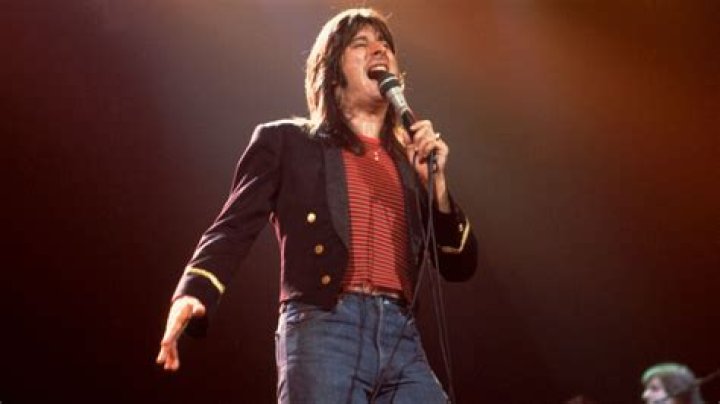 ExJourney man Steve Perry sings live for the first time in nearly 20