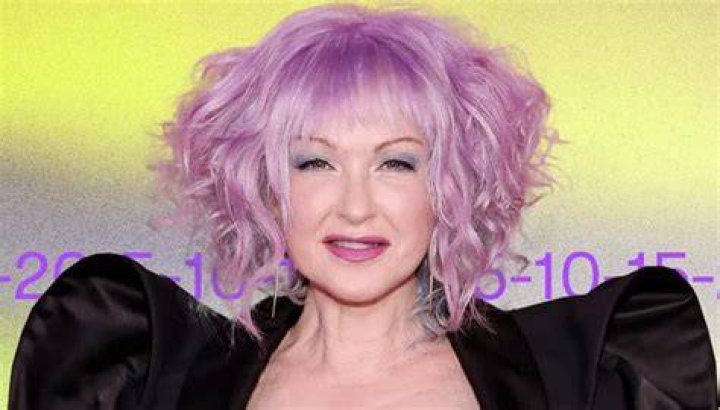 Fans react to Cyndi Lauper's women’s rights speech at 2021 VMAs