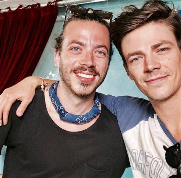 Grant and his brother Tyler at SDCC 2017 Grant gustin, Supergirl and