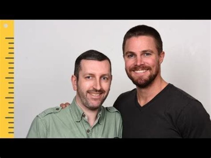 How Tall Is Stephen Amell? Wife, Net Worth, Parents, Age