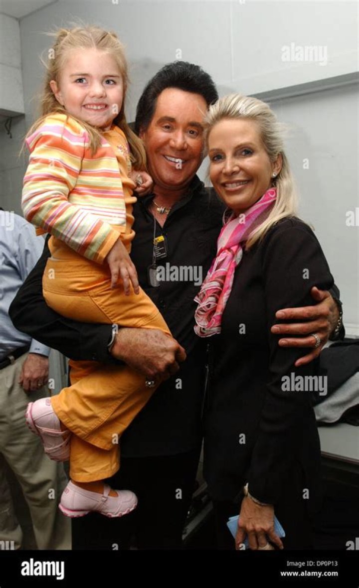 Is Wayne Newton’s daughter Lauren adopted? Studio Apartment Hub