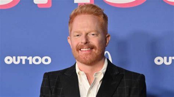 Jesse Tyler Ferguson 2018 Haircut, Beard, Eyes, Weight, Measurements
