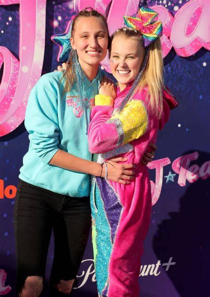 JoJo Siwa And Girlfriend Kylie Prew BreakUp After 9 Months Of Dating