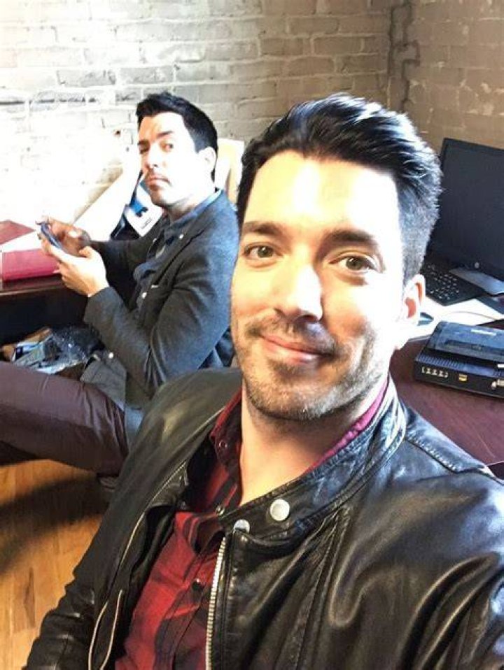 Jonathan Silver Scott on Twitter Property brothers, Jonathan silver