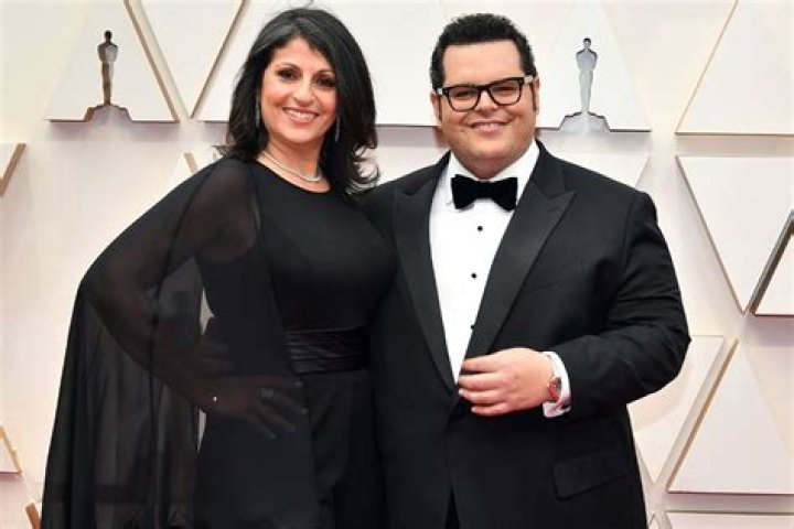 Josh Gad Calls Wife 'Real Hero' in House During Virtual Learning