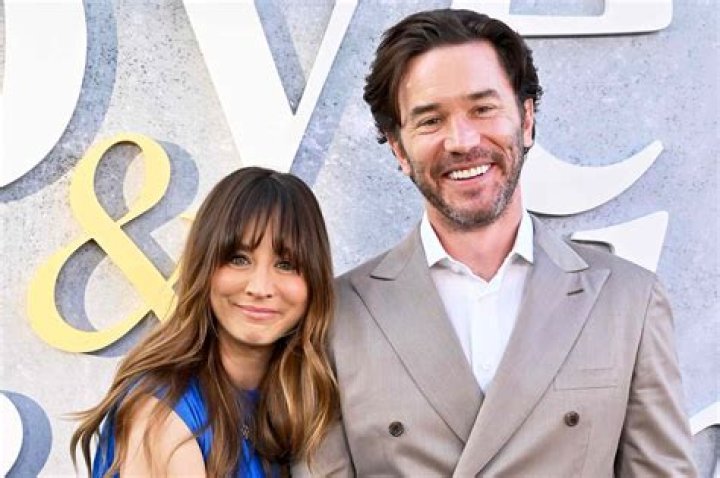 Kaley Cuoco Kisses Tom Pelphrey As She Shows Off Her Baby Bump On Lunch