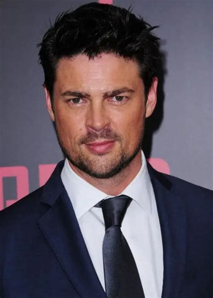 Karl Urban bio, age, height, career path, wife, kids 2024 Zoomboola