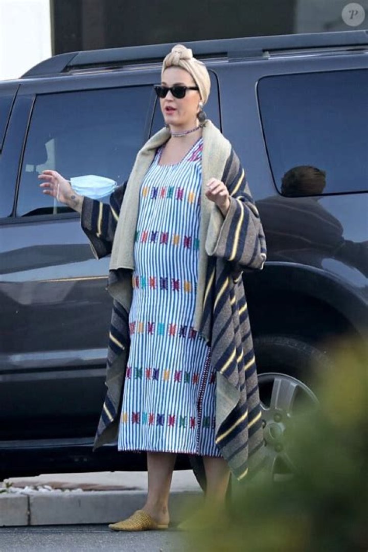 Katy Perry enceinte, attend son premier enfant avec Orlando Bloom Crumpe
