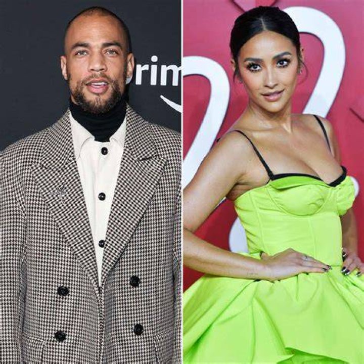 Kendrick Sampson Says He Bonded With Shay Mitchell Over Food Us Weekly