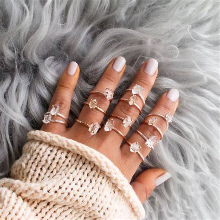 Kimerülés Koordináta özvegy 7 rings ariana grande tattoo Kevésbé