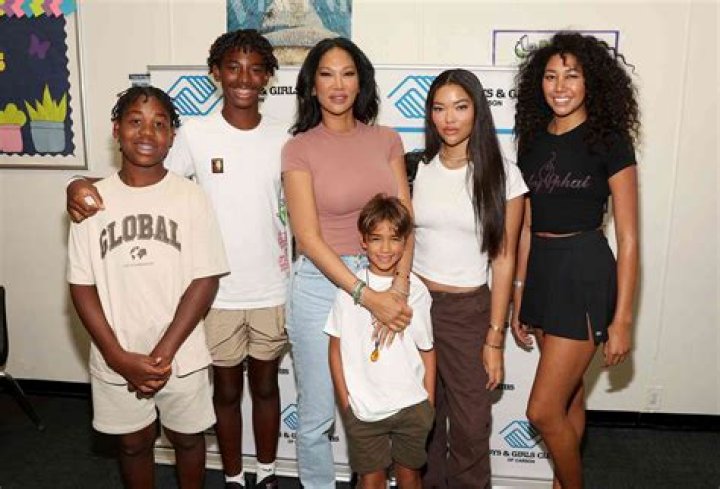 Kimora Lee Simmons Joined by All 5 of Her Kids at Back to School Event