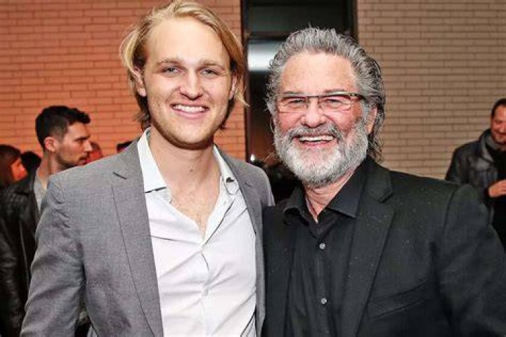 Kurt Russell y Wyatt Russell estarán en la serie de Godzilla de Apple