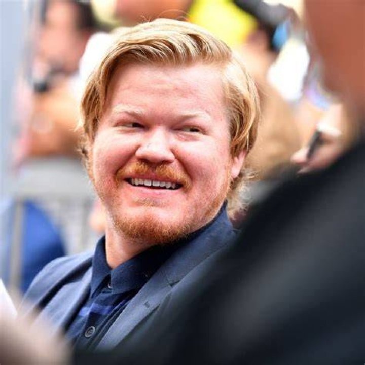 La cabeza de Jesse Plemons
