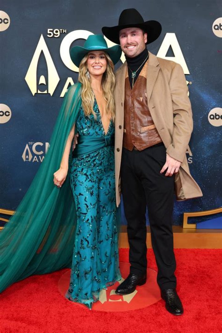 Lainey Wilson Husband, Is She Married ? Boyfriend, Net Worth, Height