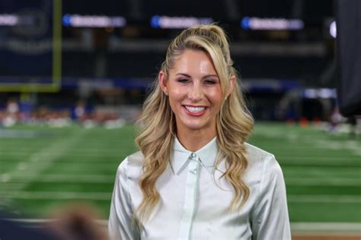 Laura Rutledge Pics Photos Of The Sports Reporter Hollywood Life