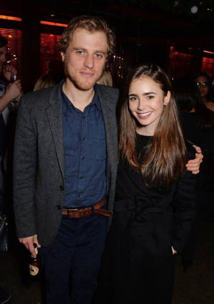 Lily Collins and Johnny Flynn in Les Misérables Иллюстрации, Романтизм