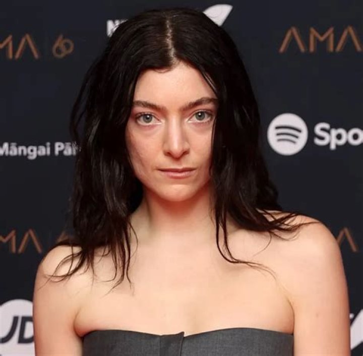 Lorde Bio, Net Worth, Relationship, Dating, Boyfriend, Split