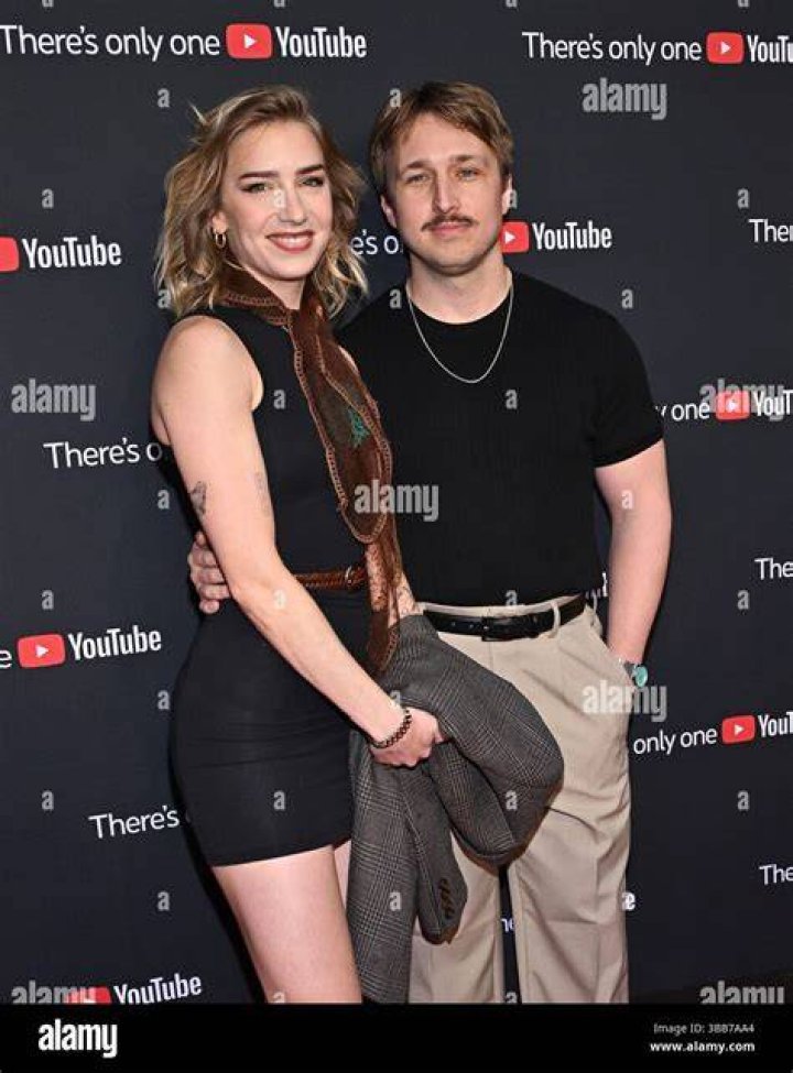 &lsquo;Smosh&rsquo; cast Shayne Topp and Courtney Miller share wedding photos on