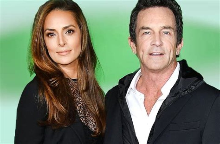 ‘Survivor’ Jeff Probst Romanced Castmate & Wed a Woman With 2 Children