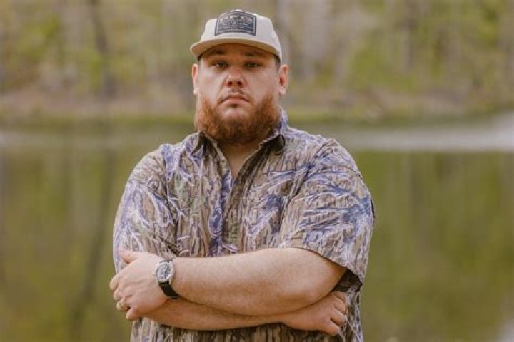 Luke Combs On Being A Father “Family Is Important To Me… I Don’t Want
