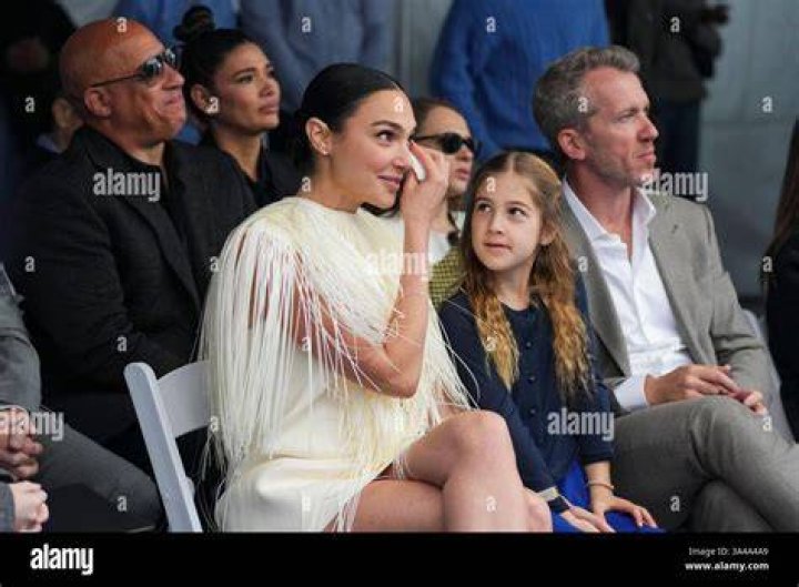 Maya Varsano Biography, Age, Net worth, Siblings, Parents in 2022 Gal