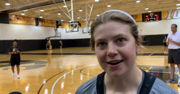 Molly Davis discusses transferring from Central Michigan to Iowa women