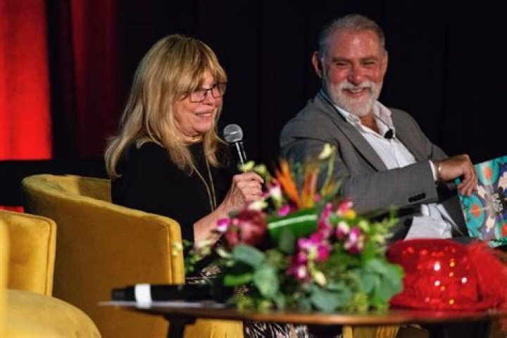 Nancy Sinatra Makes Rare Public Appearance at Palm Springs’ Plaza