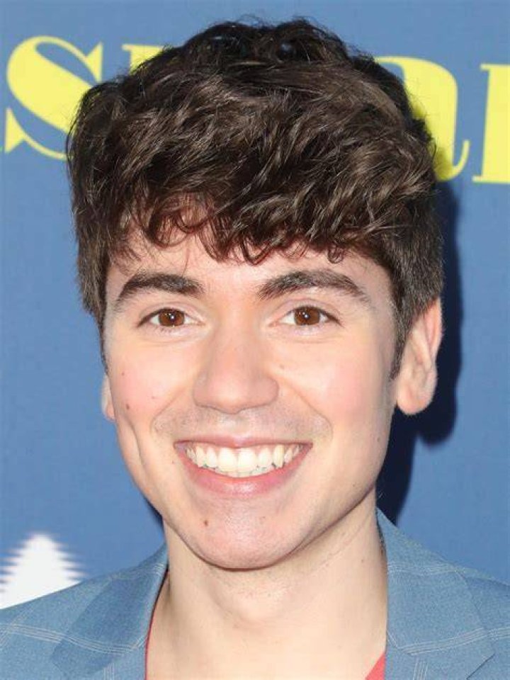Noah Galvin (Actor) Wiki, Biography, Age, Girlfriends, Family, Facts